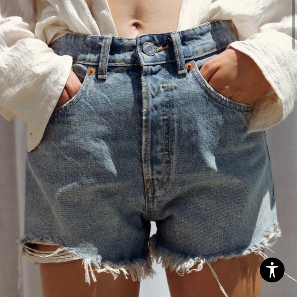 ZARA HIGH WAIST RIPPED TRF DENIM SHORTS (Size 10, Indigo Light Jean)